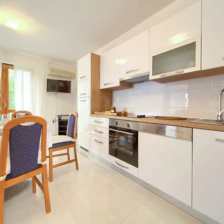 Loncar Apartment
